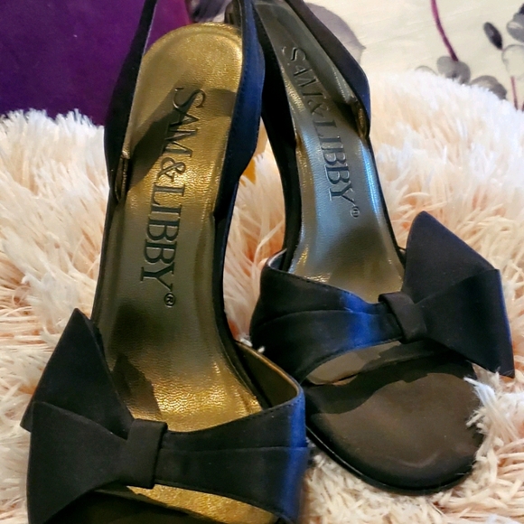 Women Shoes - Picture 1 of 5